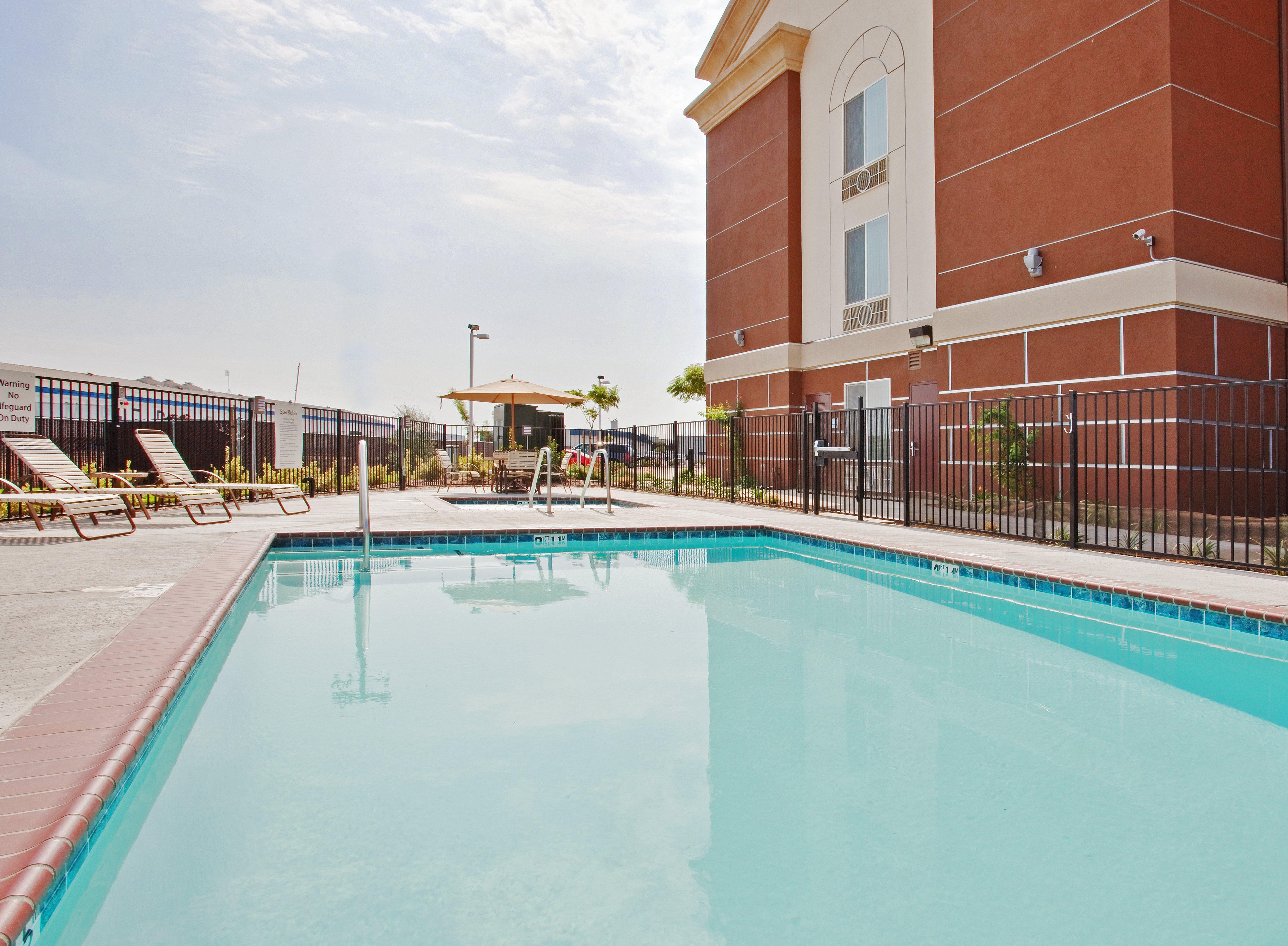 Holiday Inn Express & Suites Dinuba West By Ihg Kültér fotó